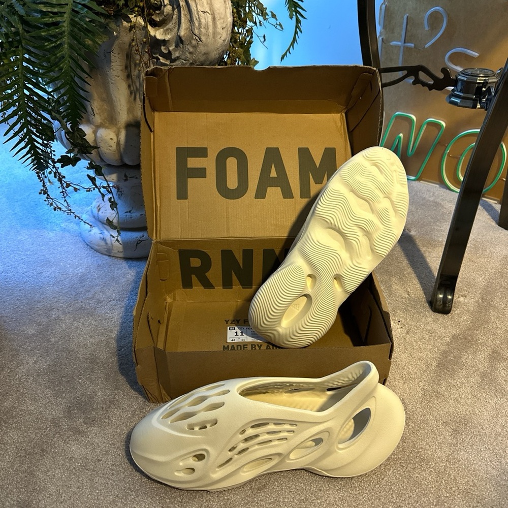 YZY Foam Runners “Ararat” Men’s US 11

#yeezy #foamrunners #kanye #streetwear